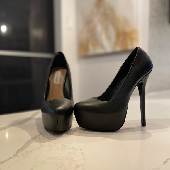 Steve Madden Black Pumps Size 7 - Picture 2 of 3